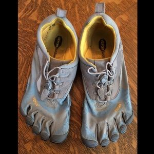 Vibram Fivefingers Shoes size EUR 40